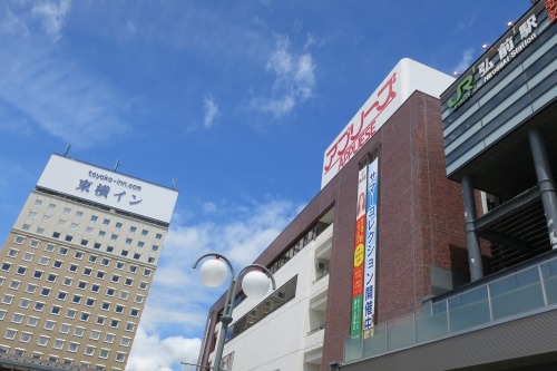 弘前を散歩|新緑もみじの弘前城散歩と禅林街のマーメイド仏教彫刻