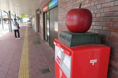 弘前を散歩|新緑もみじの弘前城散歩と禅林街のマーメイド仏教彫刻