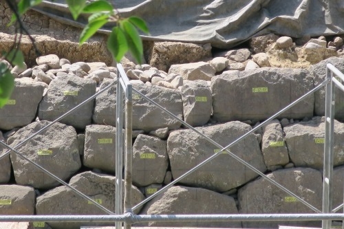 弘前を散歩|新緑もみじの弘前城散歩と禅林街のマーメイド仏教彫刻