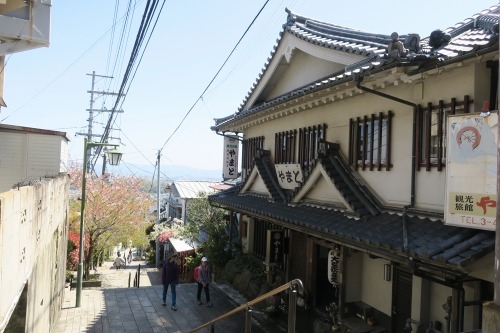 生駒を散歩|門前町生駒を散歩とおいしい上等カレーカツチーズのせ