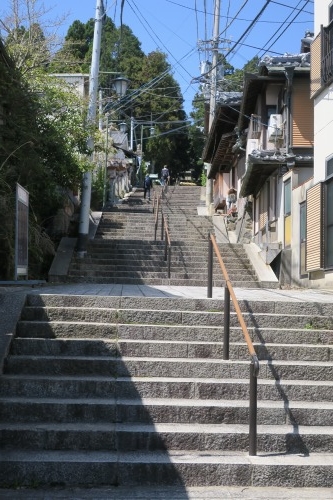生駒を散歩|門前町生駒を散歩とおいしい上等カレーカツチーズのせ