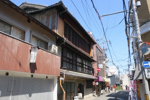 生駒を散歩|門前町生駒を散歩とおいしい上等カレーカツチーズのせ