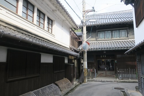 竹原を散歩|シュークリームを食べながら瓦の街並みをぶらぶら散歩で