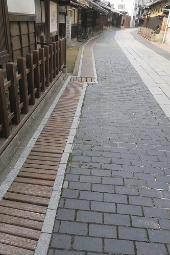 竹原を散歩|シュークリームを食べながら瓦の街並みをぶらぶら散歩で