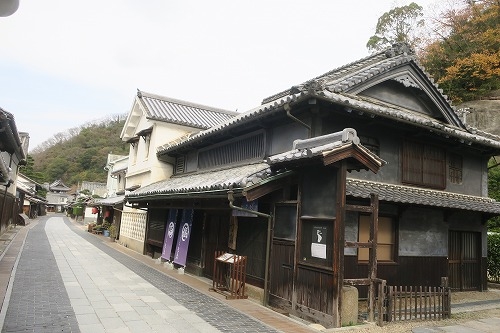 竹原を散歩|シュークリームを食べながら瓦の街並みをぶらぶら散歩で