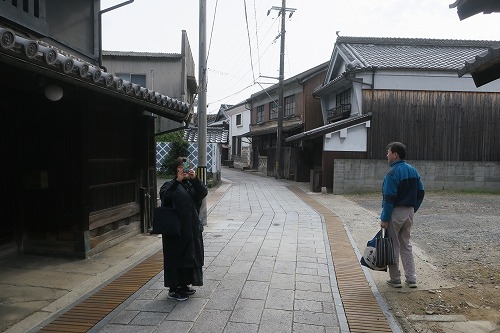 竹原を散歩|シュークリームを食べながら瓦の街並みをぶらぶら散歩で