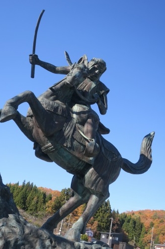 春日山を散歩|紅葉の季節に上杉謙信の春日山城と林泉寺でお墓参り