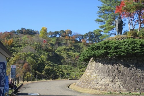 春日山を散歩|紅葉の季節に上杉謙信の春日山城と林泉寺でお墓参り