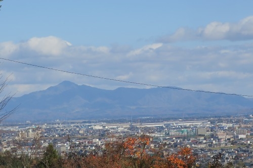春日山を散歩|紅葉の季節に上杉謙信の春日山城と林泉寺でお墓参り