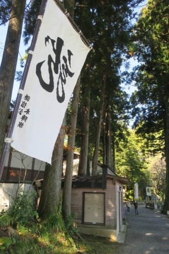 春日山を散歩|紅葉の季節に上杉謙信の春日山城と林泉寺でお墓参り