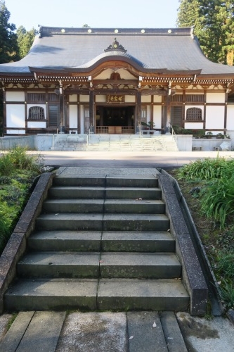春日山を散歩|紅葉の季節に上杉謙信の春日山城と林泉寺でお墓参り