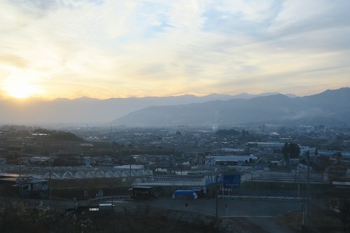 塩尻駅を散歩|あずさ○号からの風景と老舗の映画館東座と塩尻グルメ