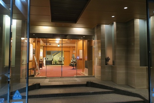塩尻駅を散歩|あずさ○号からの風景と老舗の映画館東座と塩尻グルメ