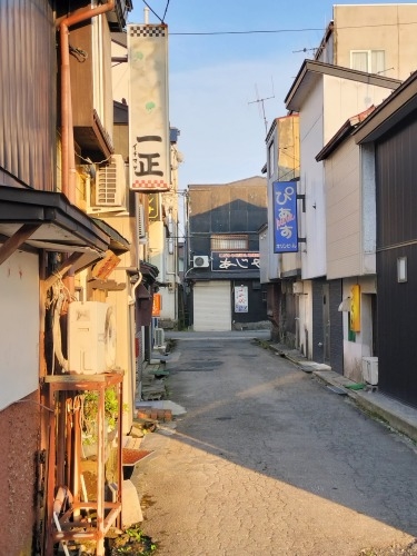 新庄を散歩|夕暮れの新庄を散歩してゴールデン街・焼き肉店で夕食