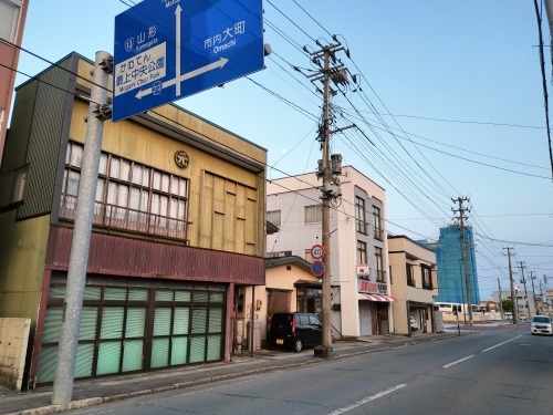 新庄を散歩|夕暮れの新庄を散歩してゴールデン街・焼き肉店で夕食