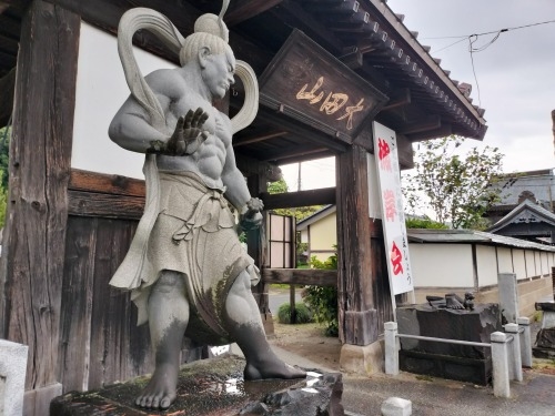 ��c�����U���b�ߐ{�^��̏o�g�n��c���Ɖ��B�X����c���h�Ղ��U����