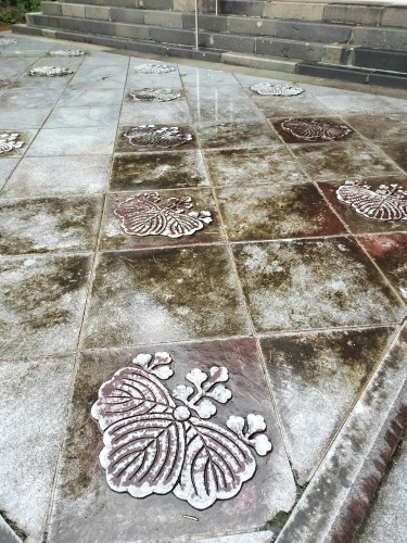 ��c�����U���b�ߐ{�^��̏o�g�n��c���Ɖ��B�X����c���h�Ղ��U����