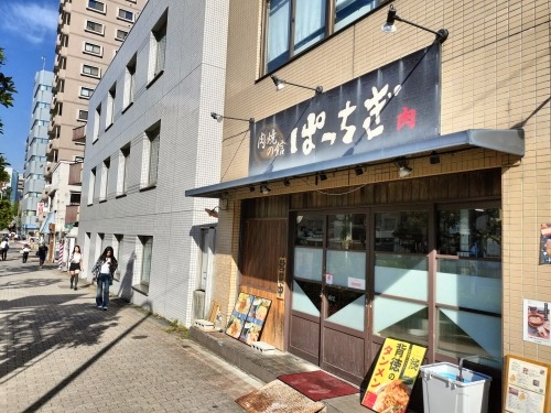 �������͂��U���b�s�^�S���X�C�b�`�J�t�F�Ɛ[��1�{�ɑ����ǂ�H�ׂ�