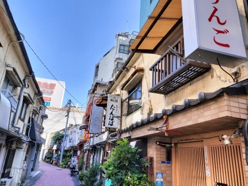 �������͂��U���b�s�^�S���X�C�b�`�J�t�F�Ɛ[��1�{�ɑ����ǂ�H�ׂ�