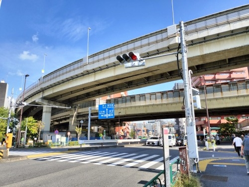 �������͂��U���b�s�^�S���X�C�b�`�J�t�F�Ɛ[��1�{�ɑ����ǂ�H�ׂ�