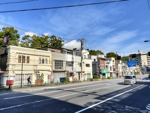 �������͂��U���b�s�^�S���X�C�b�`�J�t�F�Ɛ[��1�{�ɑ����ǂ�H�ׂ�