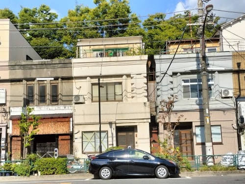 �������͂��U���b�s�^�S���X�C�b�`�J�t�F�Ɛ[��1�{�ɑ����ǂ�H�ׂ�