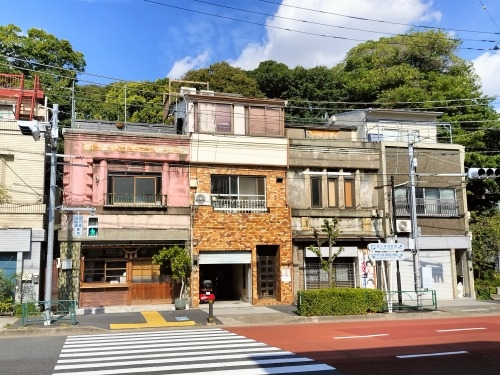 �������͂��U���b�s�^�S���X�C�b�`�J�t�F�Ɛ[��1�{�ɑ����ǂ�H�ׂ�