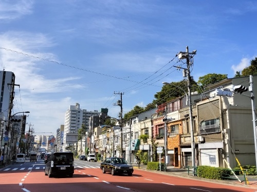 �������͂��U���b�s�^�S���X�C�b�`�J�t�F�Ɛ[��1�{�ɑ����ǂ�H�ׂ�