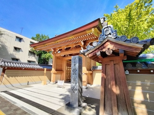 �������͂��U���b�s�^�S���X�C�b�`�J�t�F�Ɛ[��1�{�ɑ����ǂ�H�ׂ�