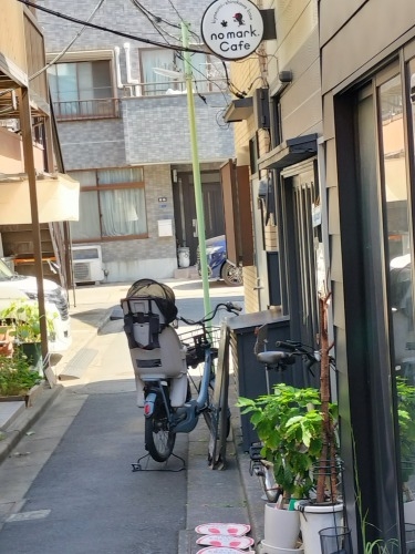 �������͂��U���b�s�^�S���X�C�b�`�J�t�F�Ɛ[��1�{�ɑ����ǂ�H�ׂ�