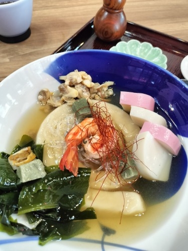 �������͂��U���b�s�^�S���X�C�b�`�J�t�F�Ɛ[��1�{�ɑ����ǂ�H�ׂ�