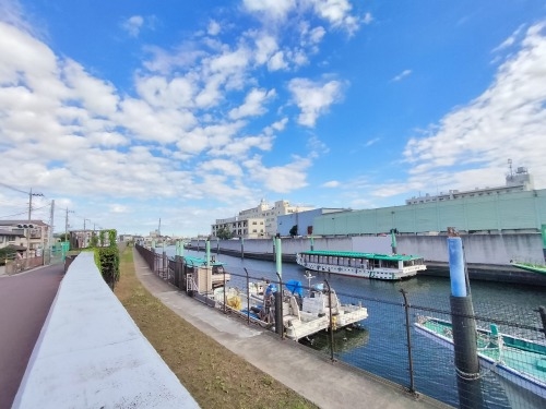 ���������U���b