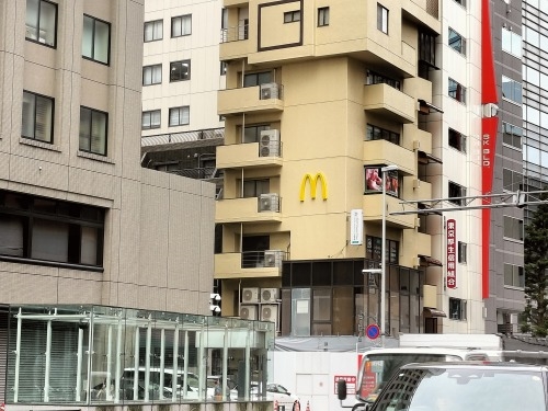 ���q����U���i�����s�V�h��j���q�_�Ђ̖�O���E���q����U�����Ă�