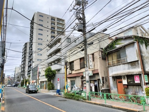 �V����w���U���b�C������Ɛ�c���Y����w�n���S�ɏ���āx�����