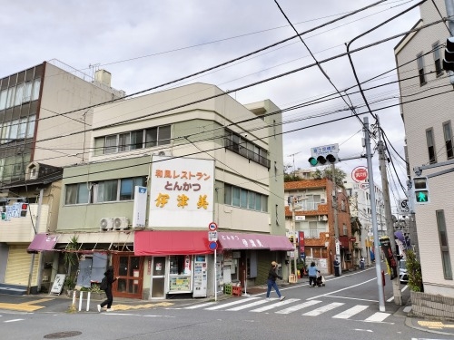 �V����w���U���b�C������Ɛ�c���Y����w�n���S�ɏ���āx�����