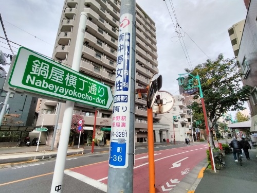 �V����w���U���b�C������Ɛ�c���Y����w�n���S�ɏ���āx�����