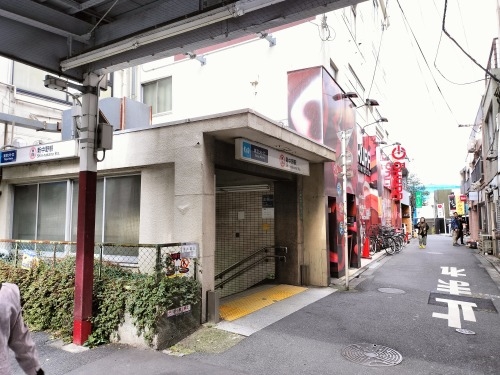 �V����w���U���b�C������Ɛ�c���Y����w�n���S�ɏ���āx�����