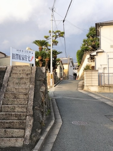 �����U���b�f��@�w���̐��E�̕Ћ��Ɂx�ɂłĂ�����̊X���݂��U����