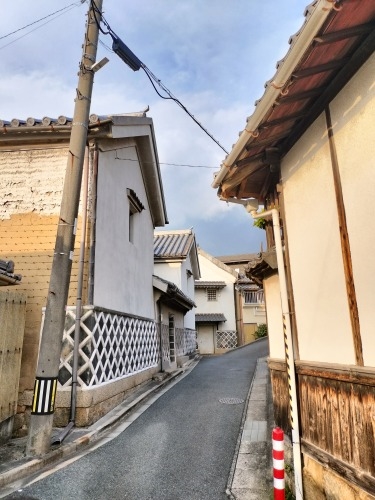 �����U���b�f��@�w���̐��E�̕Ћ��Ɂx�ɂłĂ�����̊X���݂��U����