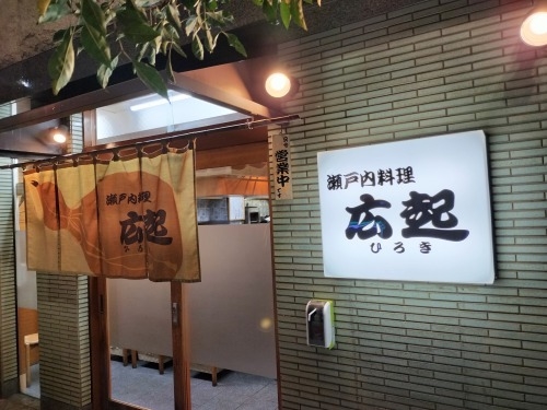 �����U��