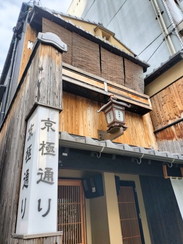 �����U��