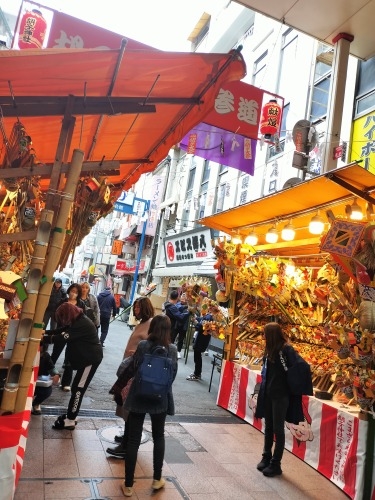 �����U��