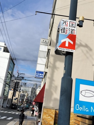 �����U��