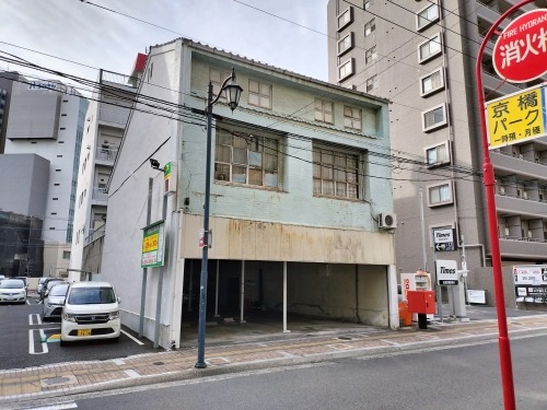 �����U��