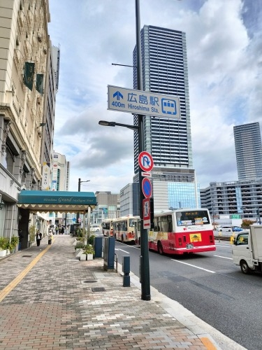 �����U��