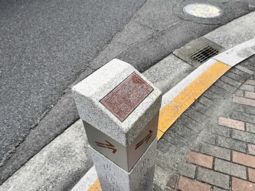 �����U��