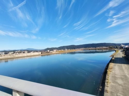 ��������U���b