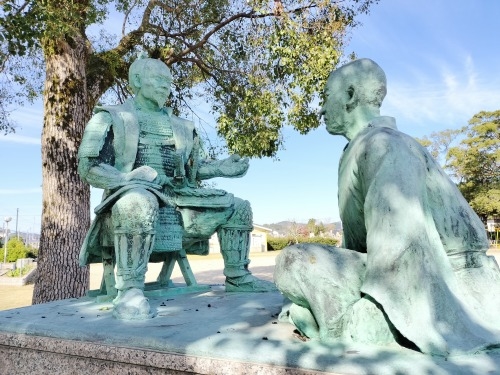 ��������U���b