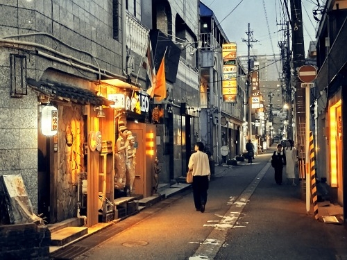 富山市内を散歩|夕暮れの富山城と繁華街を散歩してみたらすてきだわ